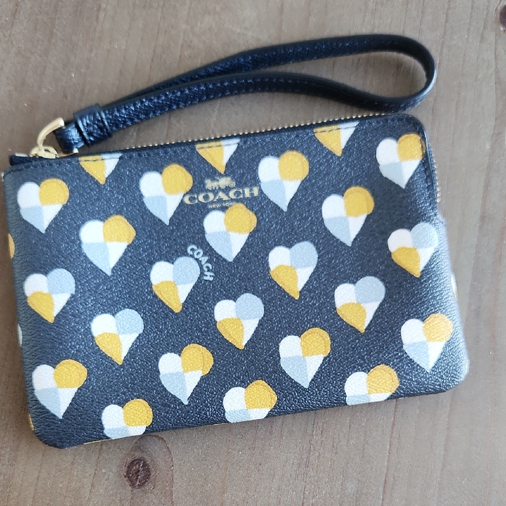 NWT Coach Heart Print Wristlet With Zipper